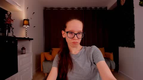 Sara online show from March 8, 4:06 pm