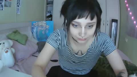 Snapshot of lynncottingham chatting on October 4, 10:35 am Kira online show from October 4, 10:35 am