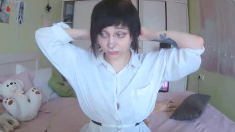 Snapshot of lynncottingham chatting on October 14, 10:29 am Kira online show from October 14, 10:29 am