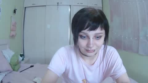 Snapshot of lynncottingham chatting on October 10, 11:49 am Kira online show from October 10, 11:49 am