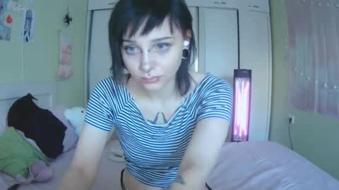 Snapshot of lynncottingham chatting on October 15, 10:38 am Kira online show from October 15, 10:38 am