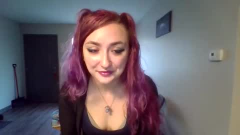 Lynn  online show from March 28, 6:31 pm