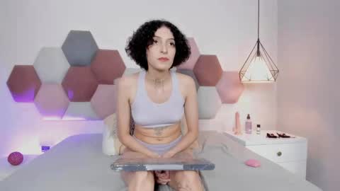 Lyravendrell online show from April 9, 12:58 am