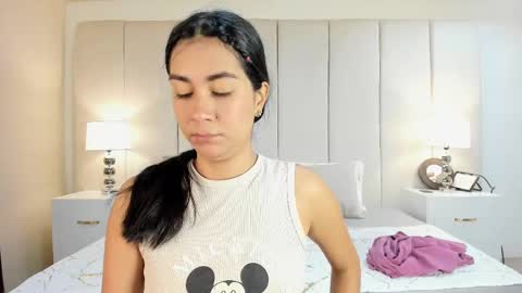 Snapshot of lyzzi_smith01 chatting on February 25, 1:00 pm Lizzy smith online show from February 25, 1:00 pm