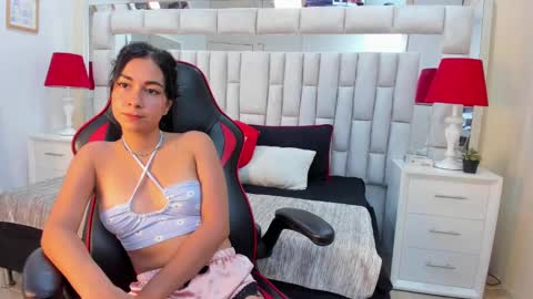 Snapshot of lyzzi_smith01 chatting on January 15, 4:11 pm Lizzy smith online show from January 15, 4:11 pm