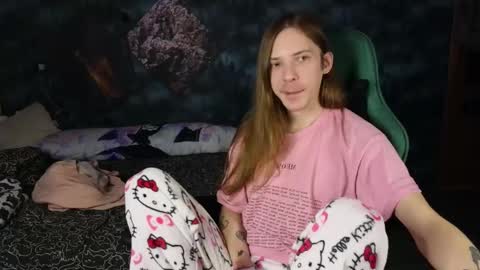 Snapshot of m1shq chatting on March 11, 11:37 pm m1shq online show from March 11, 11:37 pm