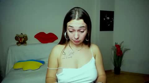 Snapshot of m_vikki chatting on October 19, 12:10 pm Vikki online show from October 19, 12:10 pm