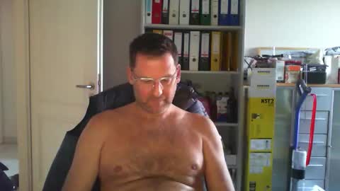 macfly67 online show from April 1, 5:43 pm