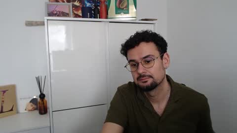 Machete online show from April 18, 10:50 am