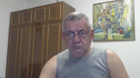 Snapshot of machomale3 chatting on October 3, 8:39 pm Macho online show from October 3, 8:39 pm