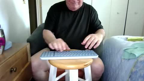 mackdocc001 online show from February 24, 5:27 pm