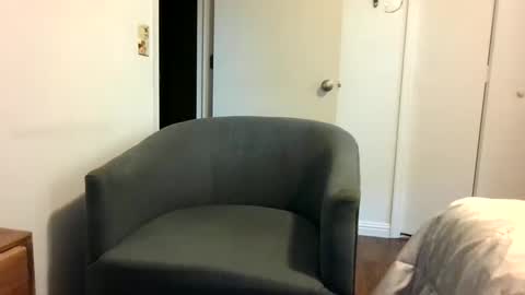 mackdocc001 online show from September 12, 8:33 pm