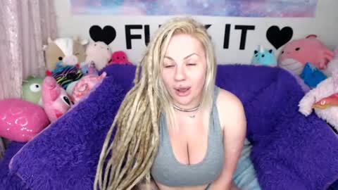 Mackenzie Wolfe online show from July 18, 4:47 am