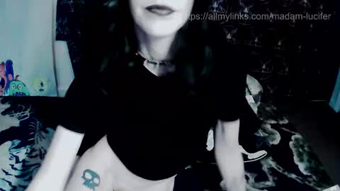 Snapshot of madame_lucifer chatting on October 22, 4:41 pm Madame Lucifer online show from October 22, 4:41 pm