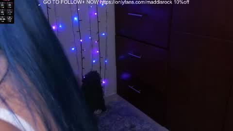 Snapshot of maddisrock chatting on February 24, 4:05 am madis online show from February 24, 4:05 am