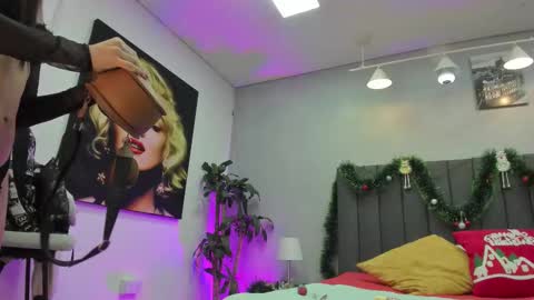 Maddy Moon  online show from December 22, 4:08 am