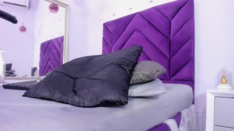 maddyjohnsonn online show from November 26, 5:05 am