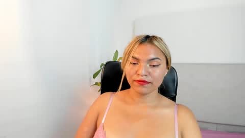 M A D D Y Z O E  online show from January 14, 1:47 am