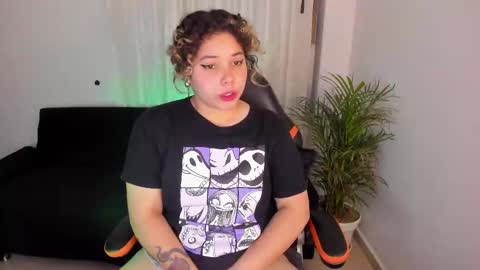 Snapshot of madelaine_taylor chatting on January 2, 9:11 am madelaine_taylor online show from January 2, 9:11 am