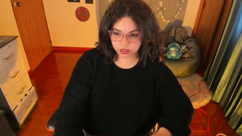 Snapshot of madelaine_taylor chatting on September 15, 4:08 pm madelaine_taylor online show from September 15, 4:08 pm