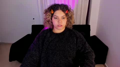 Snapshot of madelaine_taylor chatting on December 21, 3:36 am madelaine_taylor online show from December 21, 3:36 am