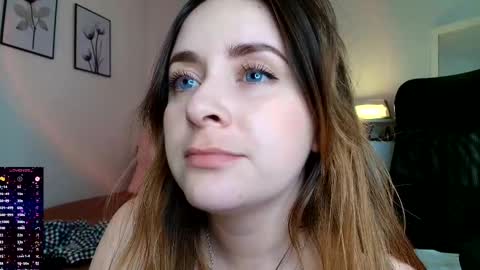 madelamee online show from October 28, 10:00 pm