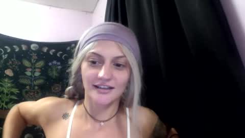 Snapshot of madelinevalentine chatting on October 26, 8:48 am madeline online show from October 26, 8:48 am