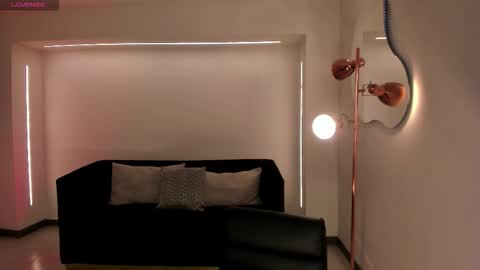 Maddi Collins online show from November 28, 12:12 pm