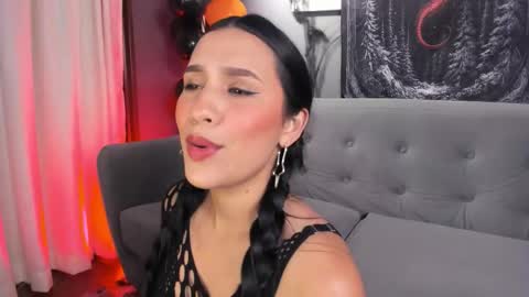 Snapshot of madisson_25 chatting on October 9, 8:25 pm madisson_25 online show from October 9, 8:25 pm