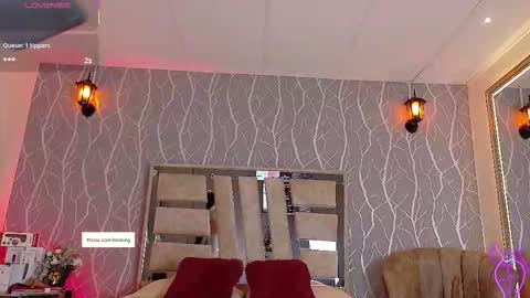    online show from October 25, 1:33 pm