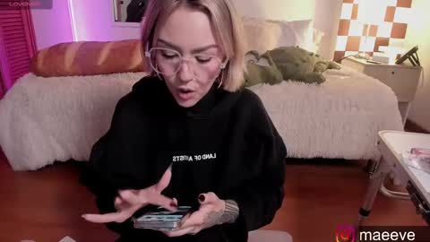 Maeve  schedule 11 am- 530 pm colombia time  online show from September 30, 3:55 pm