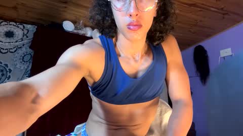 Snapshot of maggie_fit chatting on March 7, 6:57 am maggie_fit online show from March 7, 6:57 am