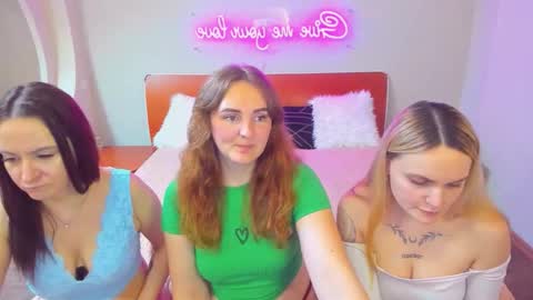 Lili and Bella online show from March 30, 8:47 am