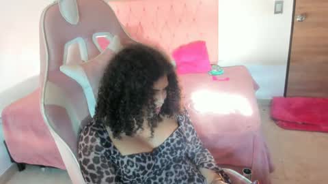 Snapshot of mahia_frizzy chatting on October 7, 9:44 pm mahia_frizzy online show from October 7, 9:44 pm