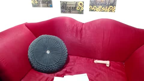 Snapshot of maia_2016 chatting on October 7, 4:25 pm ISABELA online show from October 7, 4:25 pm