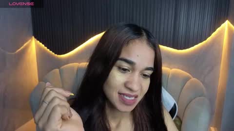 Snapshot of maia_tx chatting on October 7, 1:51 pm Online 800 to 1400 online show from October 7, 1:51 pm