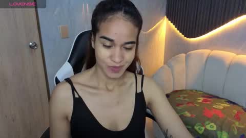Snapshot of maia_tx chatting on October 8, 2:01 pm Online 800 to 1400 online show from October 8, 2:01 pm