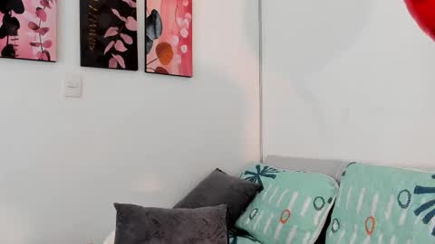 Snapshot of maia_w10 chatting on February 25, 9:48 pm Maia online show from February 25, 9:48 pm
