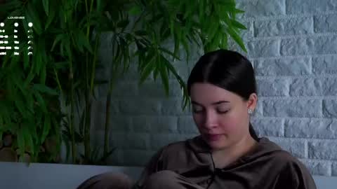 Lucy online show from April 28, 2:27 am