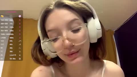 Snapshot of maidacompston chatting on October 18, 9:24 am Elina online show from October 18, 9:24 am