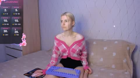 Your kitty online show from November 25, 3:05 am