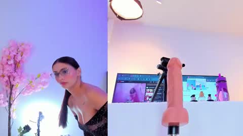 Maily  online show from December 17, 7:53 pm