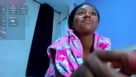 Mailyn online show from November 18, 8:45 pm