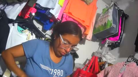 maite2020 online show from December 14, 1:27 am