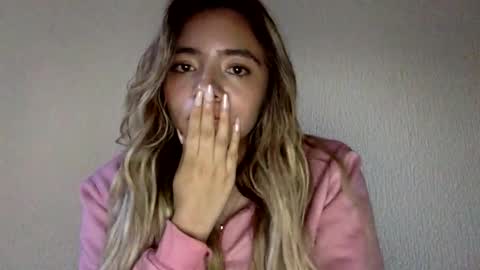 majo_gomezz online show from April 1, 10:39 pm