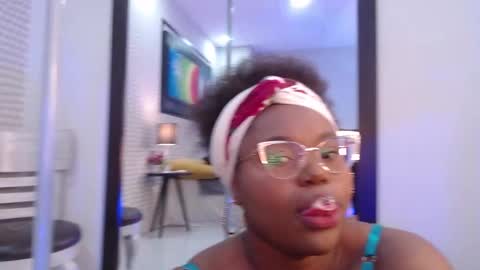 Snapshot of makena_gh chatting on February 23, 3:35 am makena online show from February 23, 3:35 am