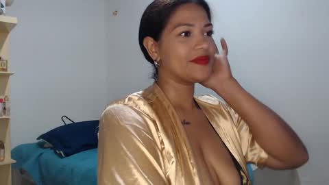 MAKENNAA online show from February 28, 9:25 am