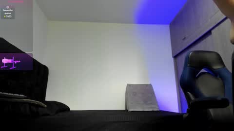 Snapshot of male_pussy chatting on October 12, 6:32 pm ADAM online show from October 12, 6:32 pm