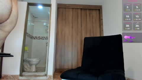 Snapshot of male_pussy chatting on February 25, 6:33 pm ADAM online show from February 25, 6:33 pm