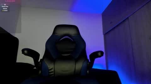 Snapshot of male_pussy chatting on October 15, 4:05 am ADAM online show from October 15, 4:05 am